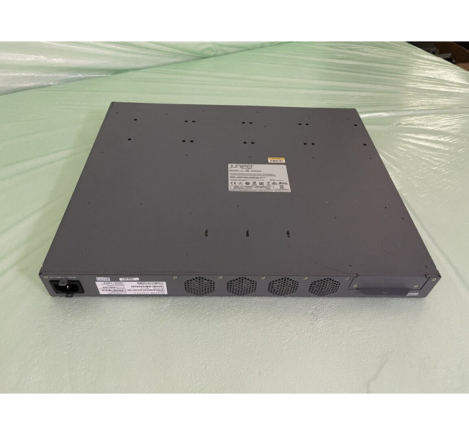 Juniper SRX345-SYS-JB 8x GE RJ45 & 8x GE SFP & 4x MPIM Slots Service Gateway